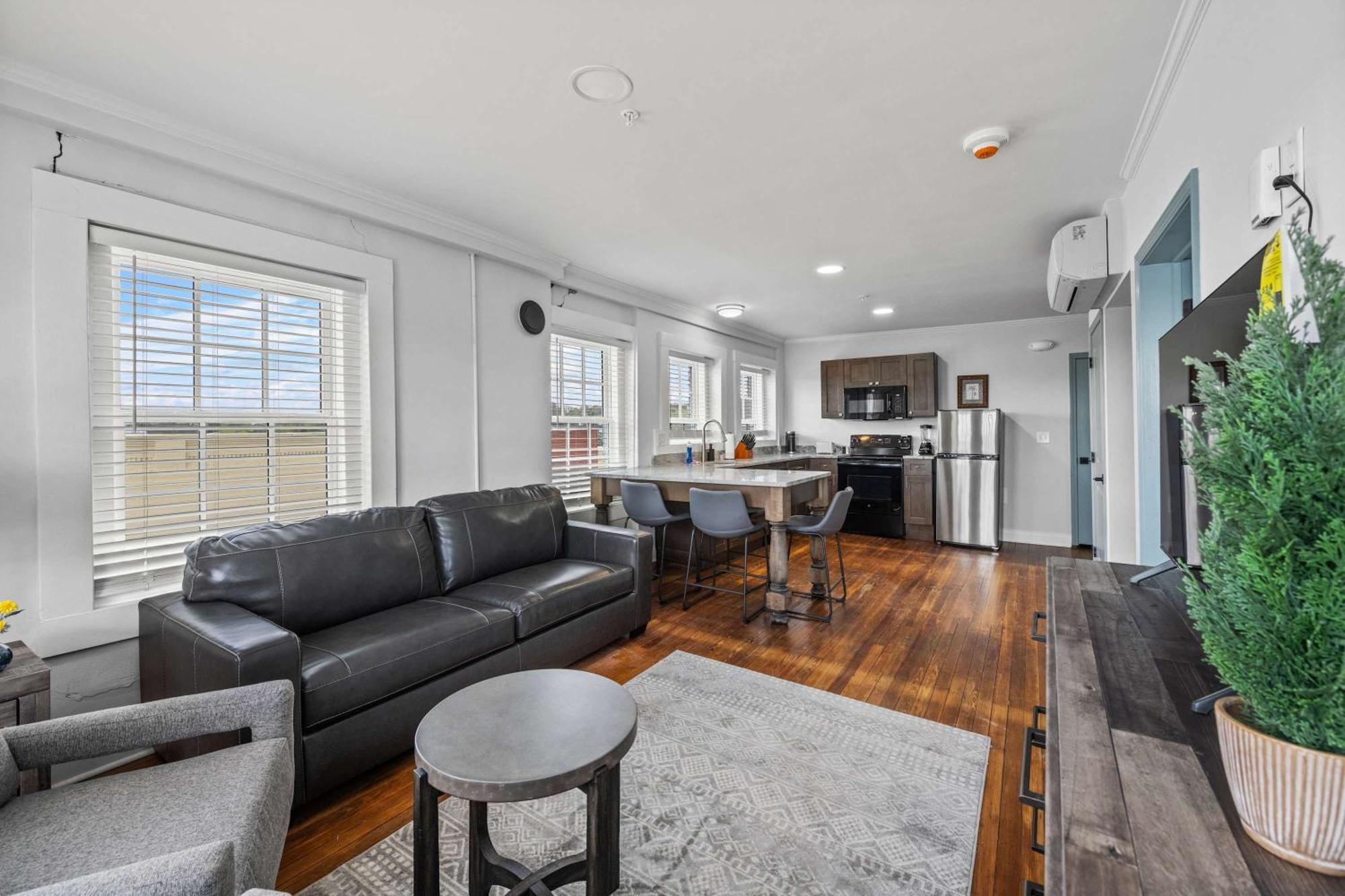 Discover Conway Trendy Downtown Loft Exterior photo